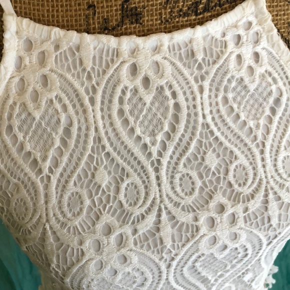 Beautiful lace top - Picture 4 of 5